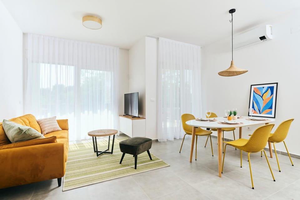 TV and multimedia, Living room, Dining area