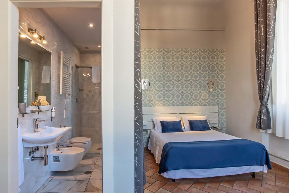 Bathroom, Photo of the whole room, Bedroom