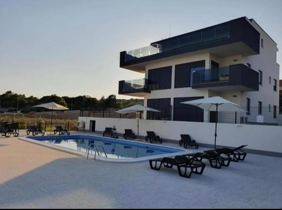 Balcony/Terrace, Swimming pool