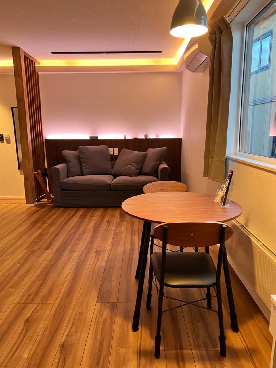 Bed, Seating area