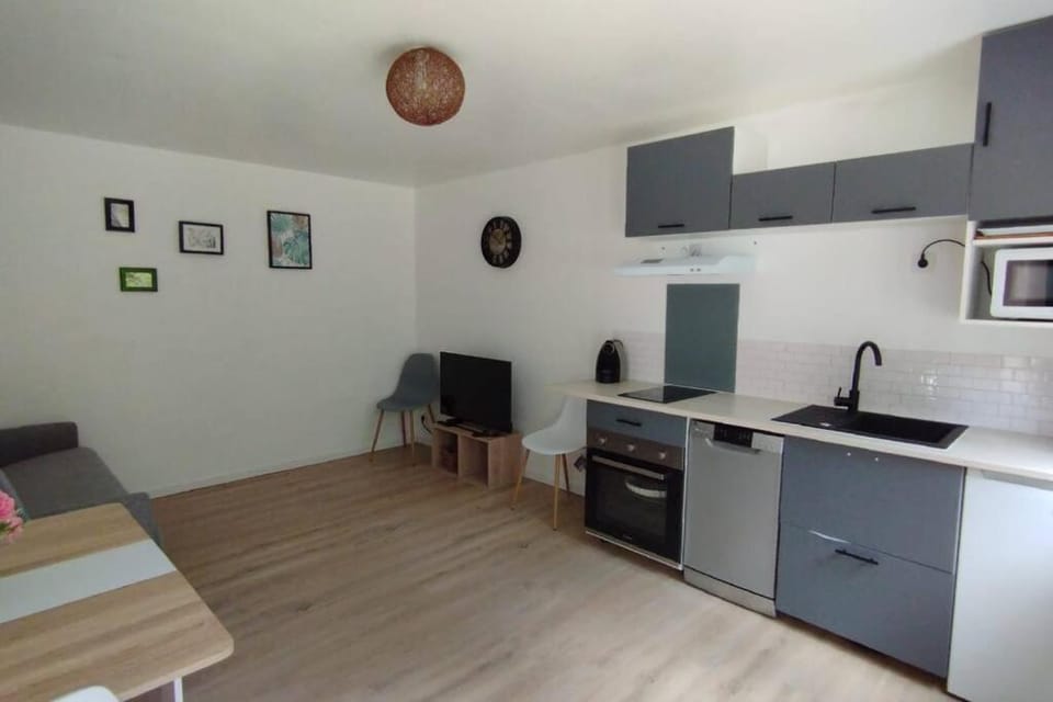 TV and multimedia, Dining area, minibar, pet friendly, stove