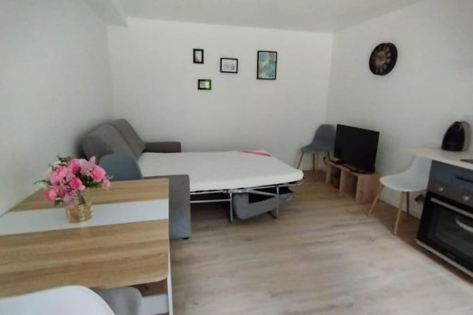 TV and multimedia, Living room, Dining area