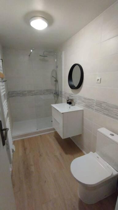 Shower, Toilet