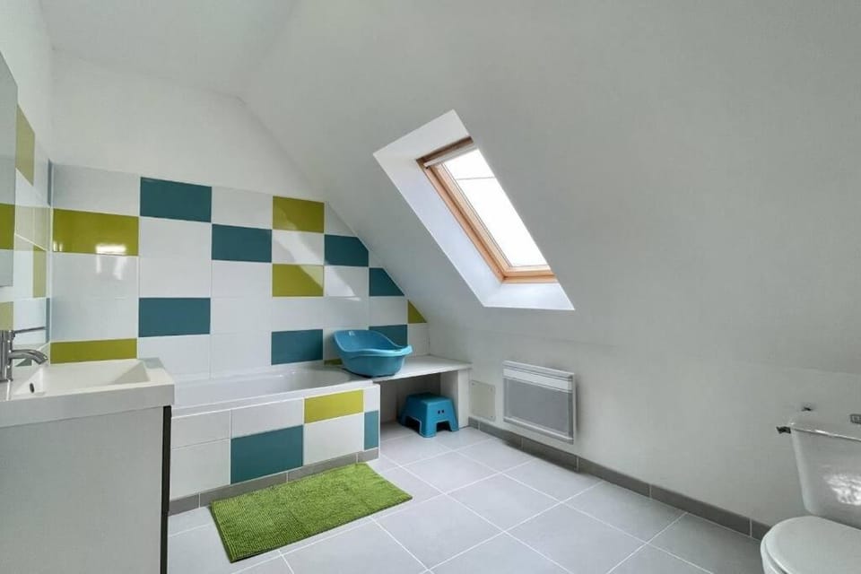 Toilet, Bathroom, towels