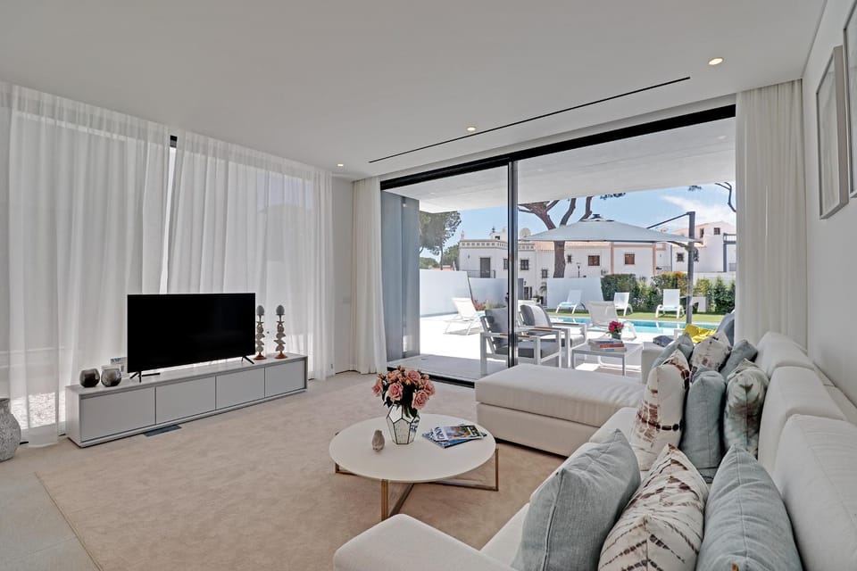 Communal lounge/ TV room, TV and multimedia, Living room, Seating area