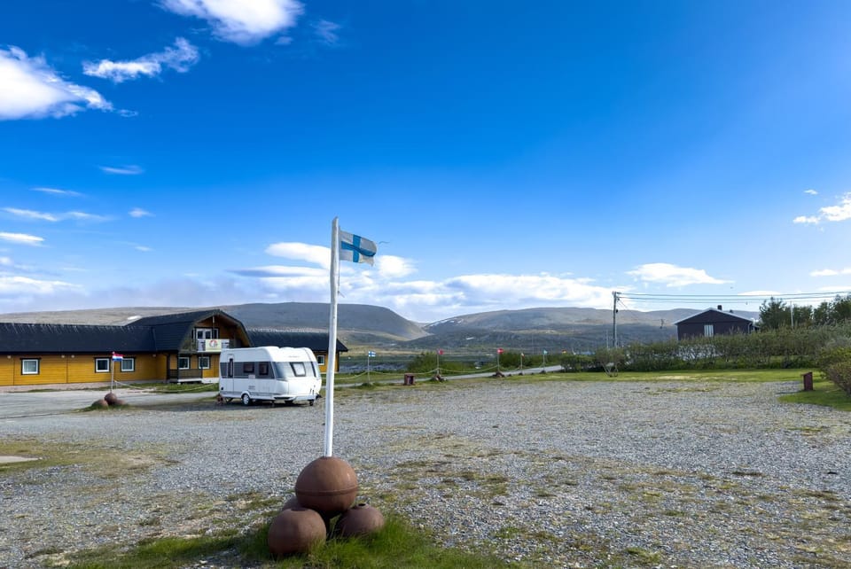 Property building, Natural landscape, Parking