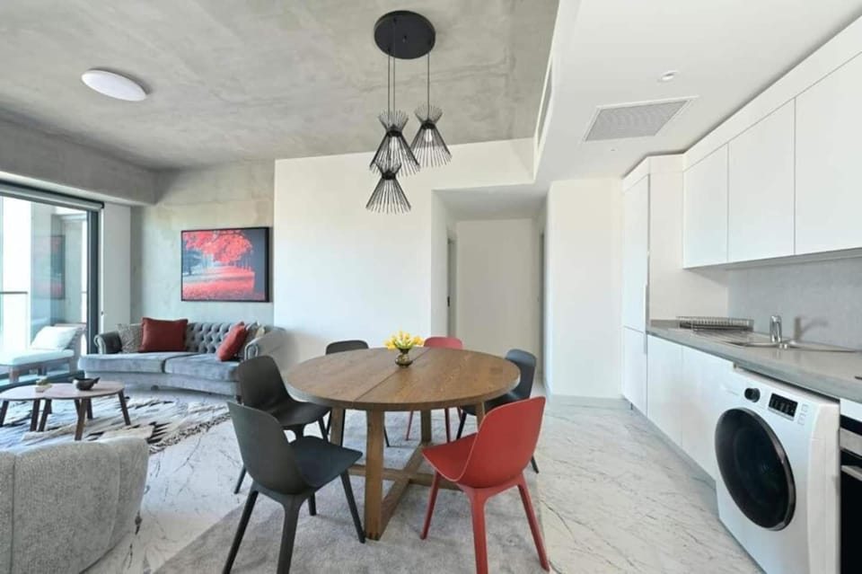 Bright Lovely Modern 2BD25 Condo PoolGym! #220 House in Istanbul