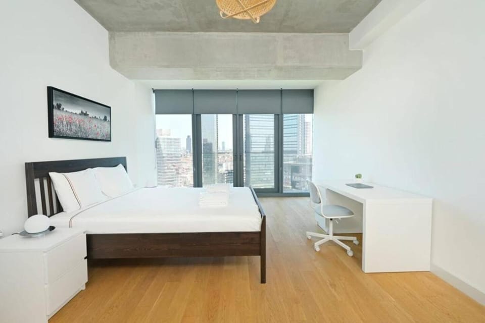 Bright Lovely Modern 2BD25 Condo PoolGym! #220 House in Istanbul