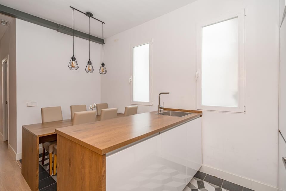 Dining area, kitchen