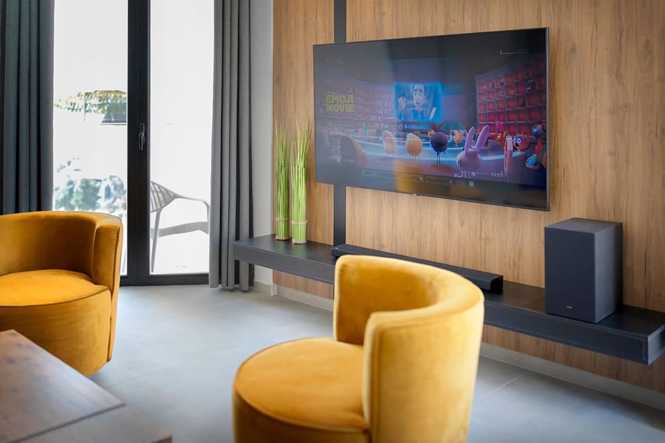 TV and multimedia, Living room, Seating area