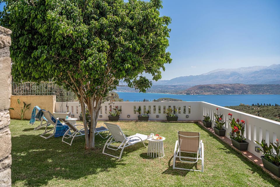 Property building, Natural landscape, Garden, Garden view, Mountain view, Sea view, sunbed