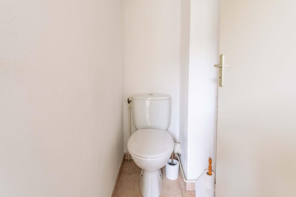 Bathroom, Living room