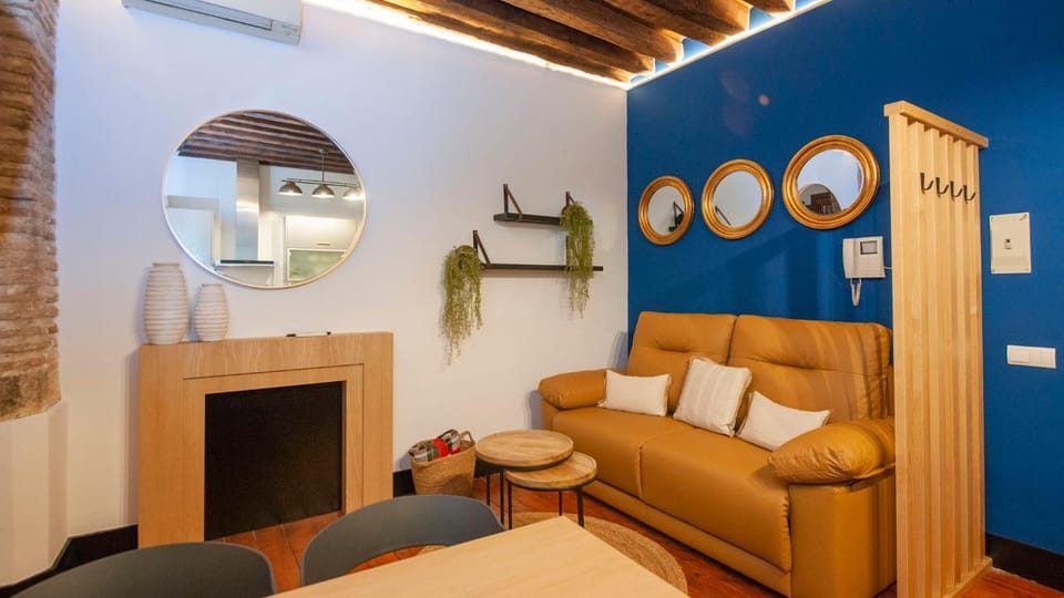 Living room, Seating area, air conditioner