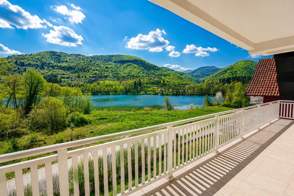 Natural landscape, View (from property/room), Balcony/Terrace, Lake view, Mountain view