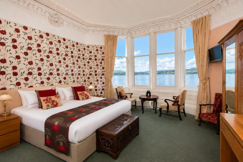 Bed, Bathroom, Photo of the whole room, Bedroom, Sea view