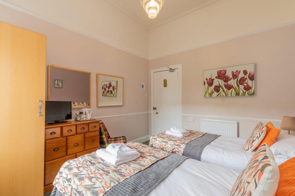 Bed, Bathroom, View (from property/room), Photo of the whole room, Decorative detail, Bedroom, Garden view