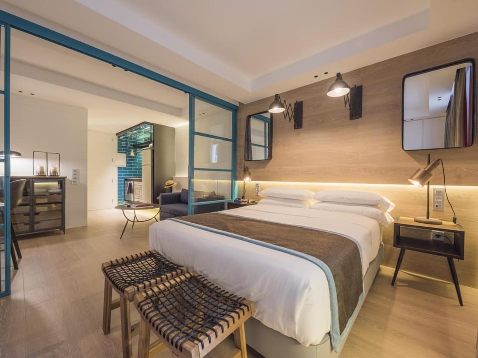 Photo of the whole room, Bedroom