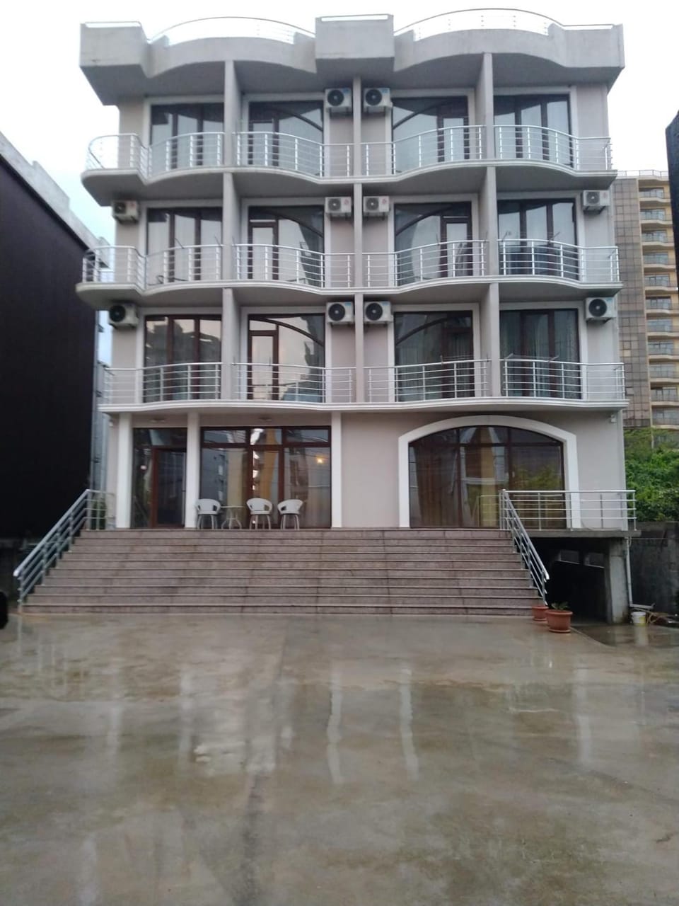 Facade/entrance