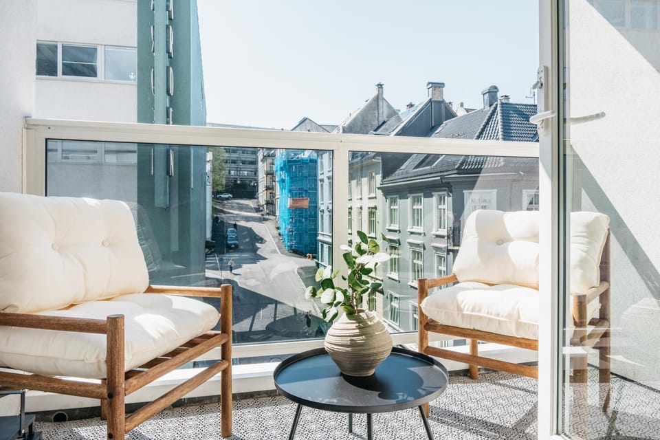 Stay Urban - Scandinavian Comfort with Private Balcony Apartment in Bergen