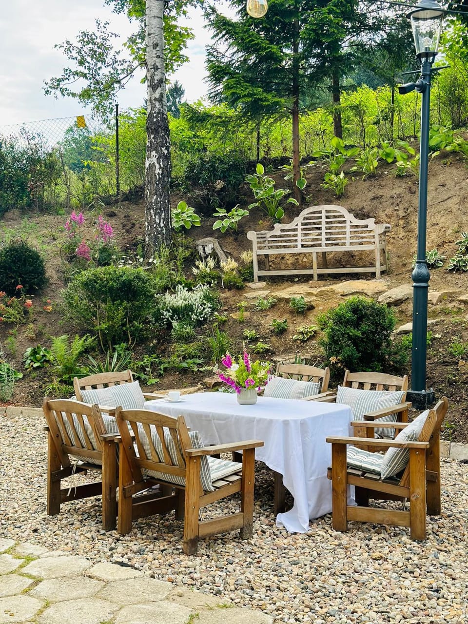 Patio, Spring, Day, Natural landscape, Garden, Seating area, Dining area, Garden view