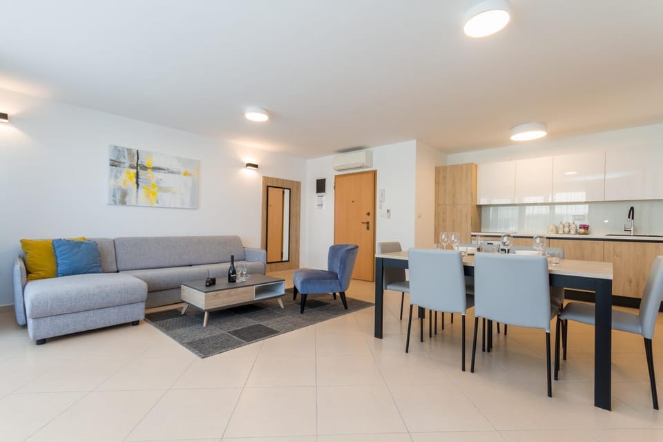 Living room, Dining area, kitchen