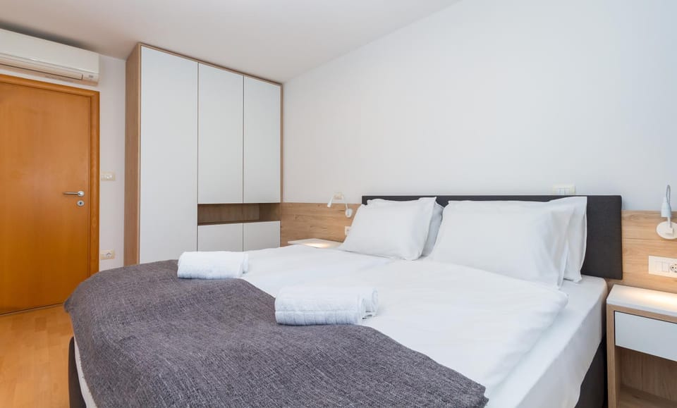 Bed, Bedroom, wardrobe