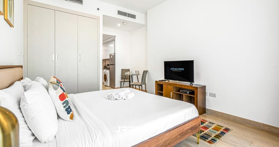 TV and multimedia, Living room, Photo of the whole room, Seating area, Bedroom, air conditioner