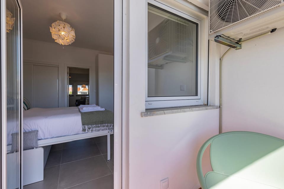 Bed, Balcony/Terrace, Balcony/Terrace, Bedroom, air conditioner