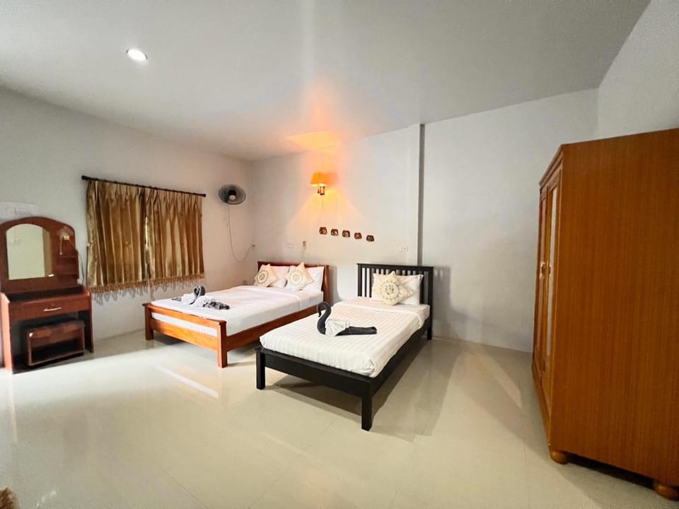 Bed, Photo of the whole room, Bedroom, wardrobe