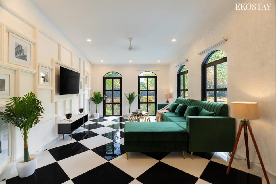Communal lounge/ TV room, TV and multimedia, Living room, Seating area, Evening entertainment