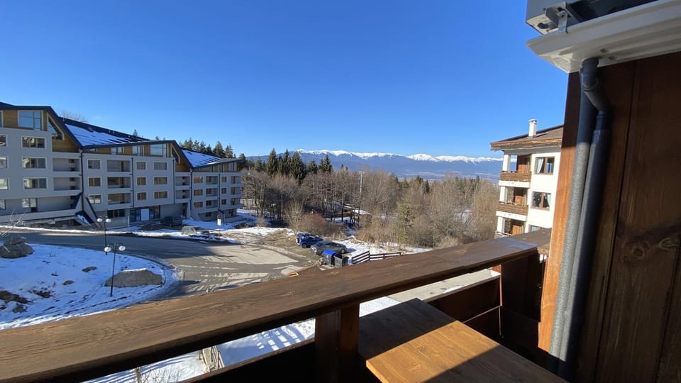 Balcony/Terrace, Mountain view