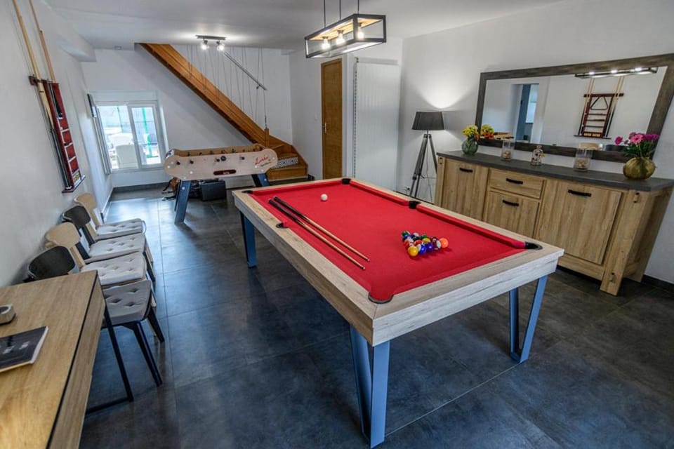 Le Logis du Marquis Jacuzzi Billard House in Grand Est
