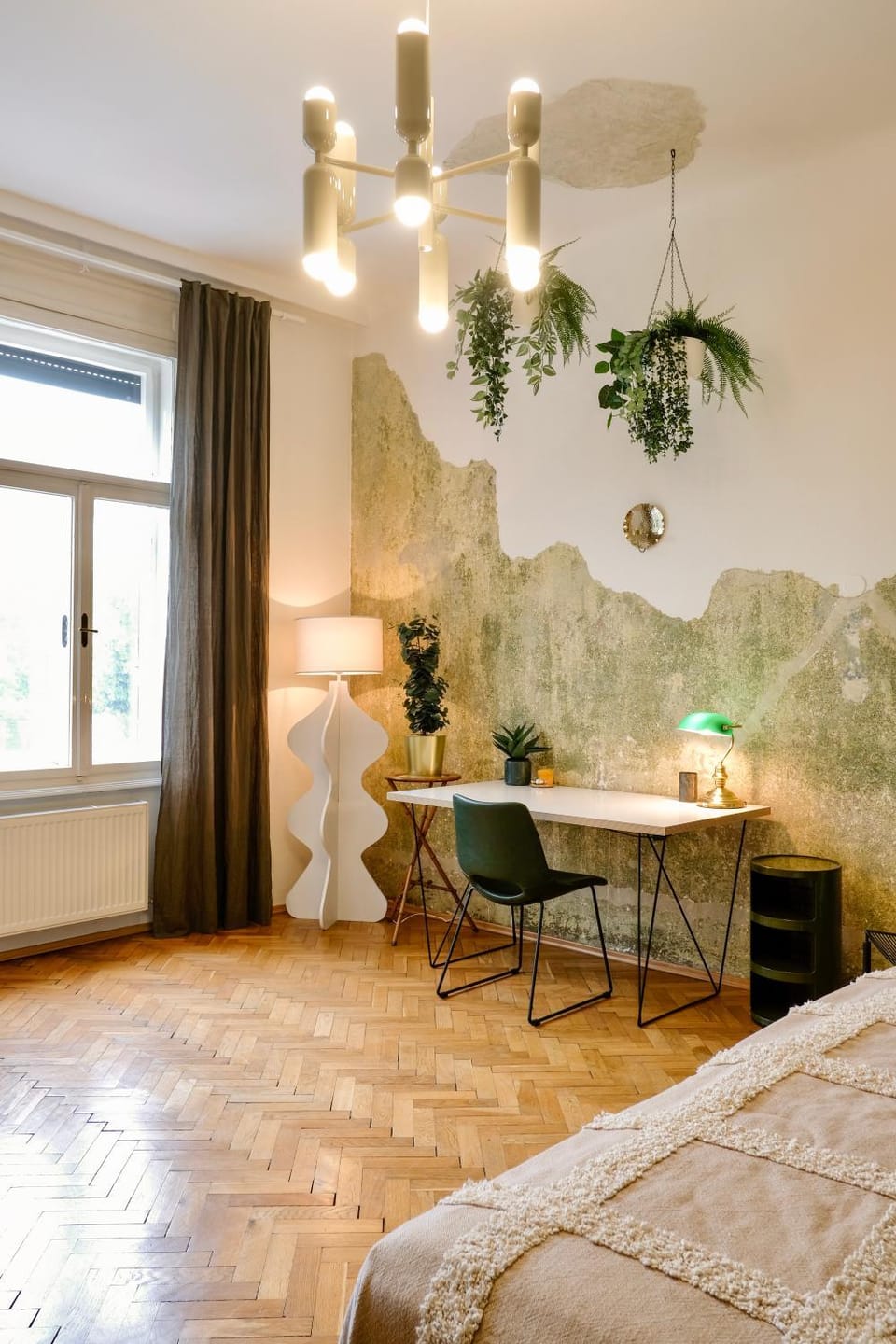 Bed, Photo of the whole room, Seating area, Bedroom