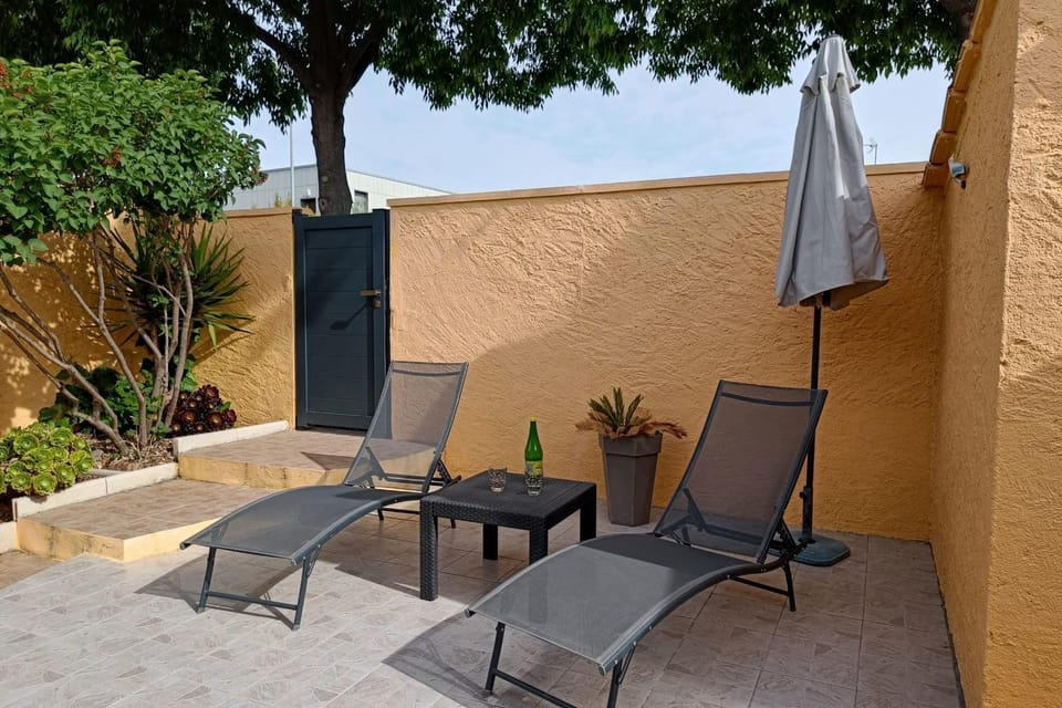Mas provençal with terraces and small garden House in Hyères