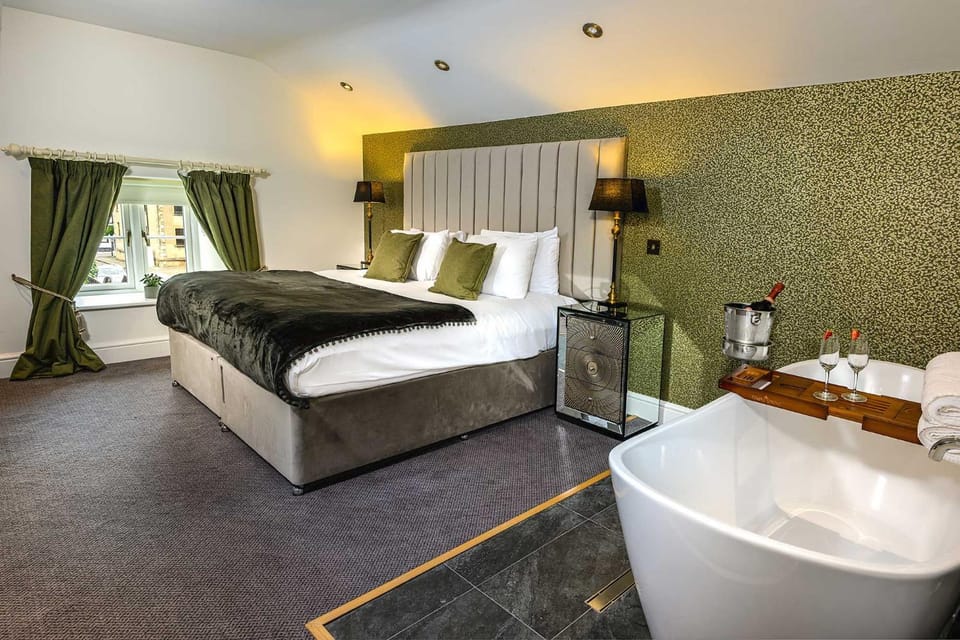 Photo of the whole room, Bedroom, Bath