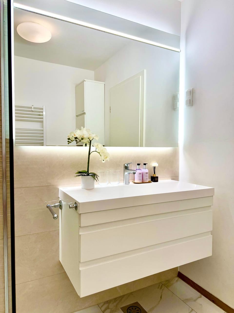 Shower, Bathroom, Decorative detail, Decorative detail, towels, towels, laundry, washing machine