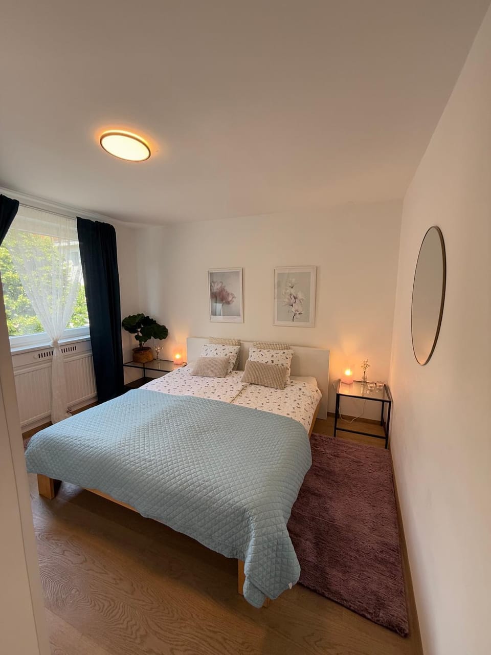Bed, Photo of the whole room, Seating area, Bedroom, children, cot, towels, towels, wardrobe