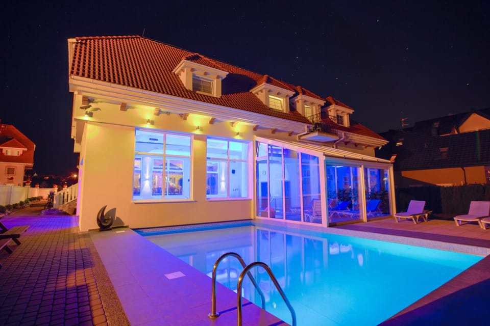 Aqua park, Swimming pool