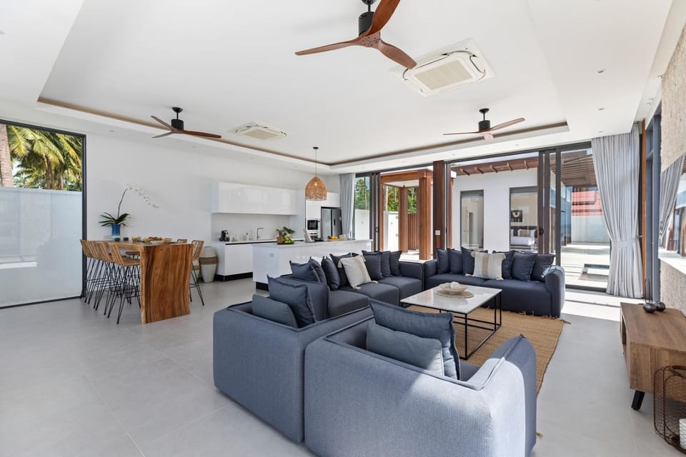TV and multimedia, Kitchen or kitchenette, Living room, Seating area, Dining area, Beach, Sunset