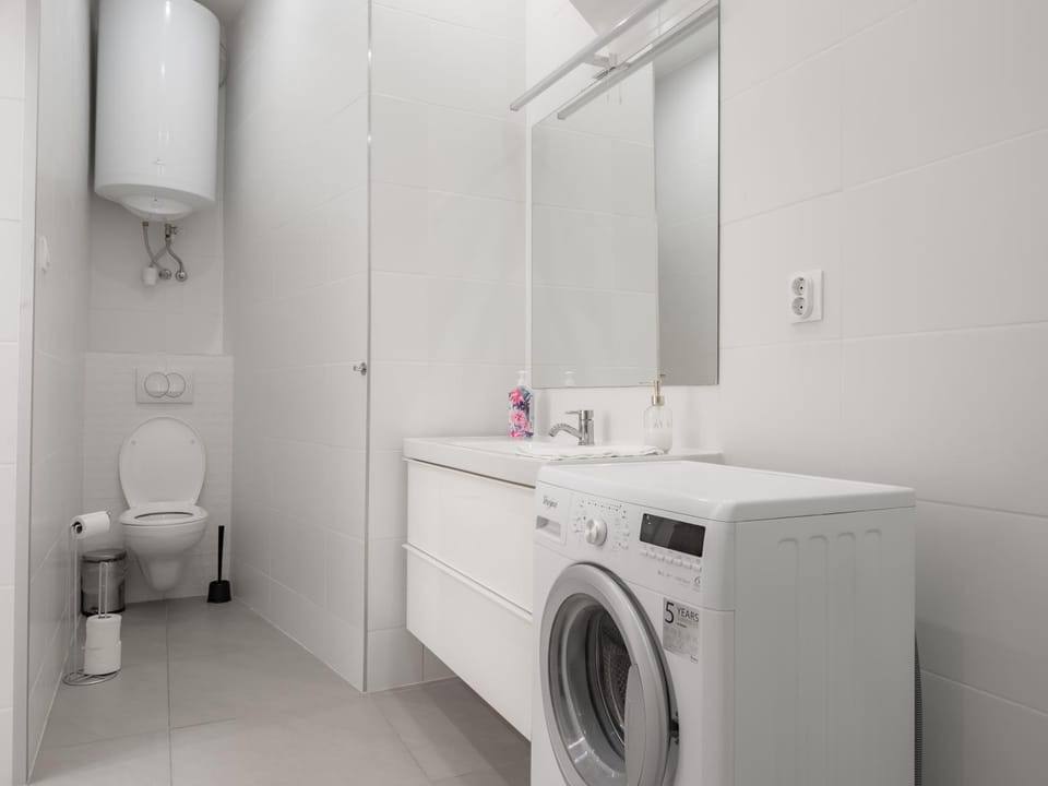 Toilet, Bathroom, washing machine