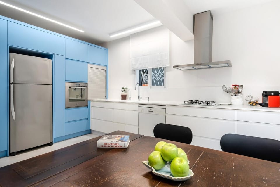 2 Bedroom With Garden & Free Parking - By Vacay Apartment in Tel Aviv-Yafo