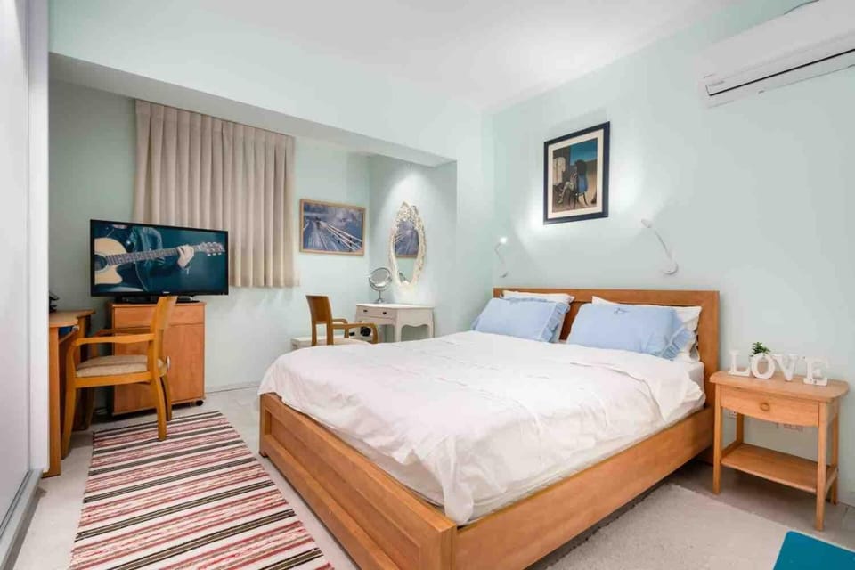 2 Bedroom With Garden & Free Parking - By Vacay Apartment in Tel Aviv-Yafo