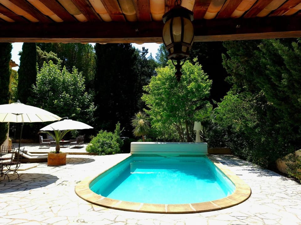 Le clos de la tour cassis piscine chauffée Bed and Breakfast in Cassis