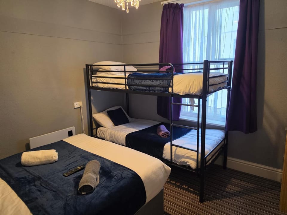 Bed, Bedroom, bunk bed
