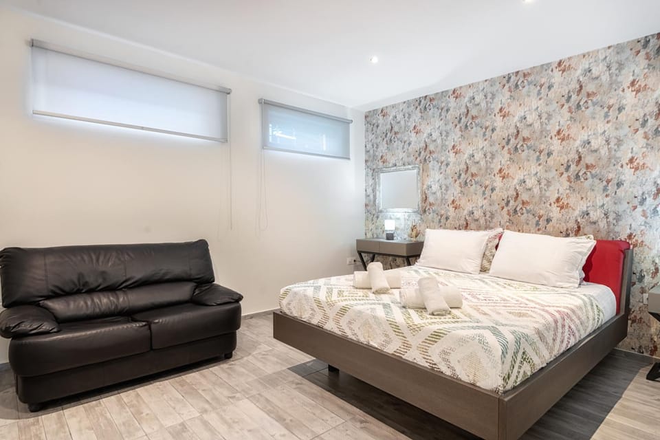 Bed, Photo of the whole room, Bedroom