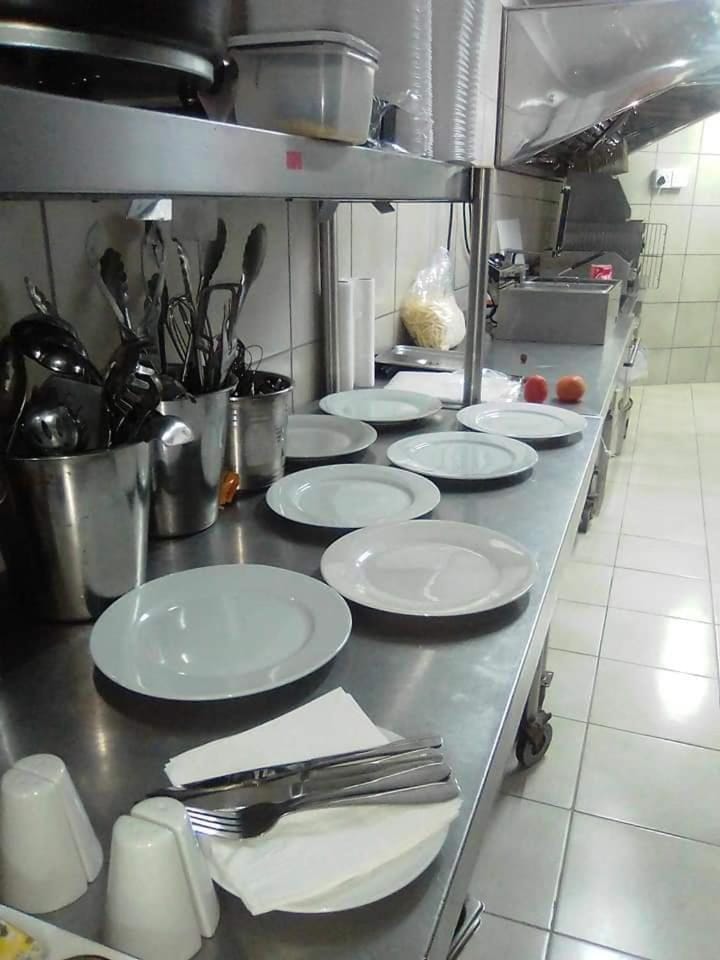 Food and drinks, Internal: Not applicable to any particular room