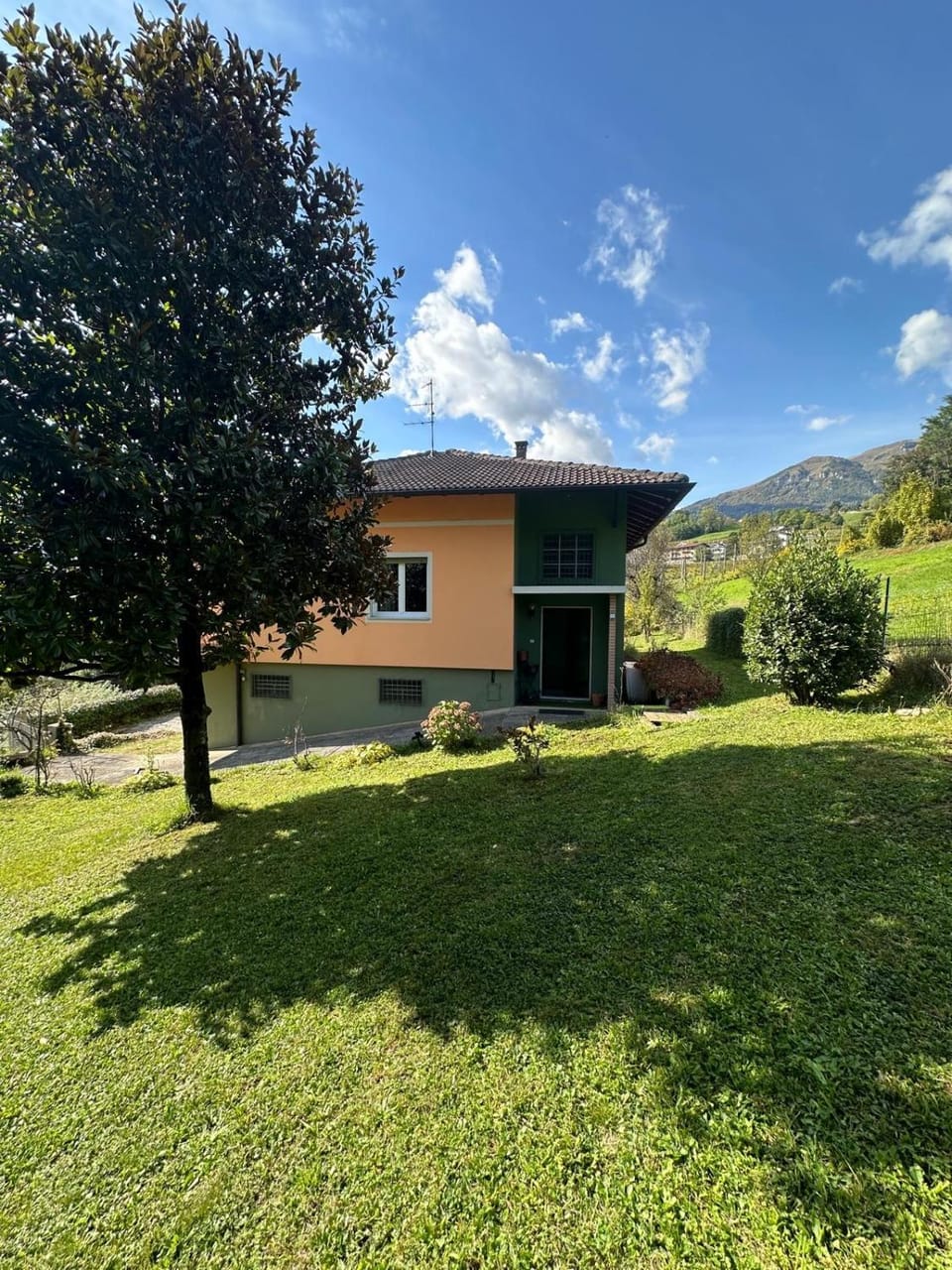 Property building, Natural landscape, Garden, Garden view, Mountain view