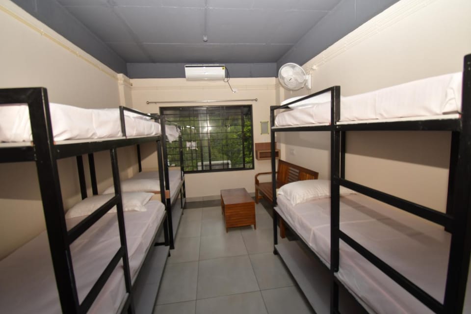 Bed, Photo of the whole room, Bedroom, bunk bed, air conditioner