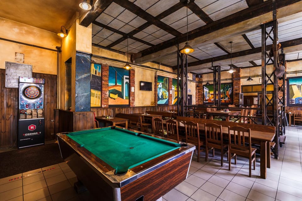 Restaurant/places to eat, Billiard, Darts