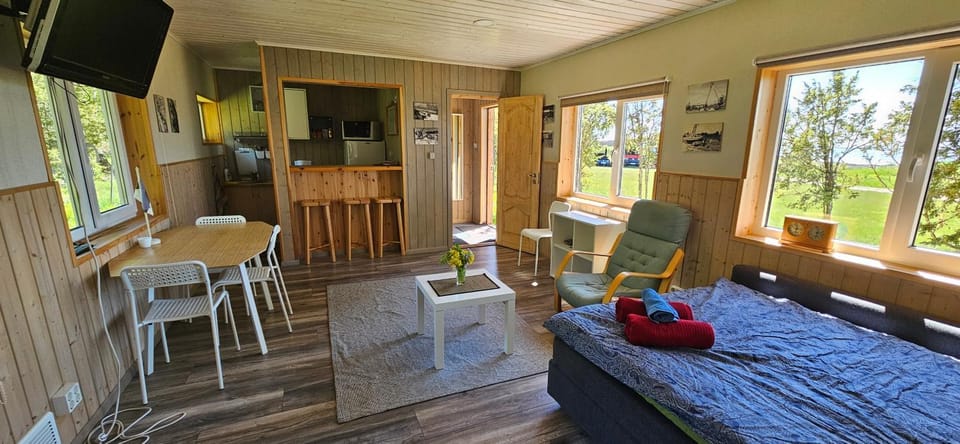 Communal lounge/ TV room